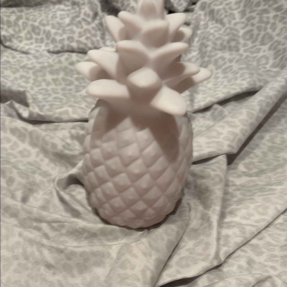 Elegant White Pineapple Figurine Used for Beautiful Touch To Your Home!